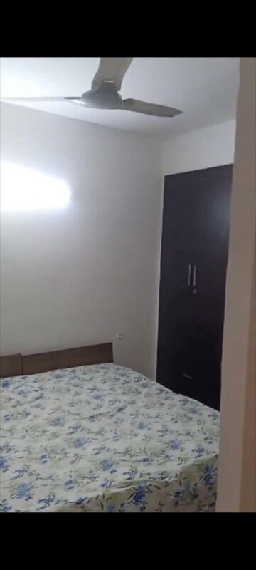 Room in 2 BHK Apartment at Jaypee Greens Kosmos, Sector 134 – for Rent