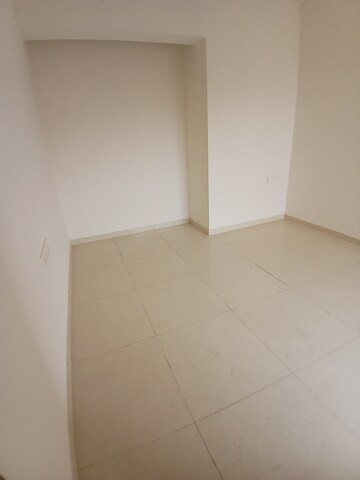 Room in 4 BHK Apartment at Balkum Pada – for Sale