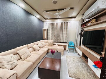 Master Bedroom in 6+ BHK Independent House at Gomti Nagar – for Rent