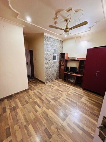 Room in 6+ BHK Independent House at Gomti Nagar – for Rent