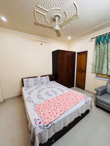 Bedroom in 6+ BHK Independent House at Gomti Nagar – for Rent