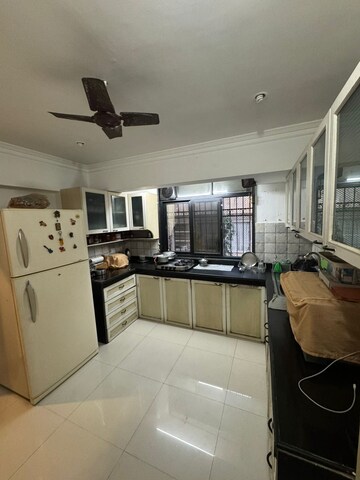 Master Bedroom in 3 BHK Apartment at Andheri West – for Rent