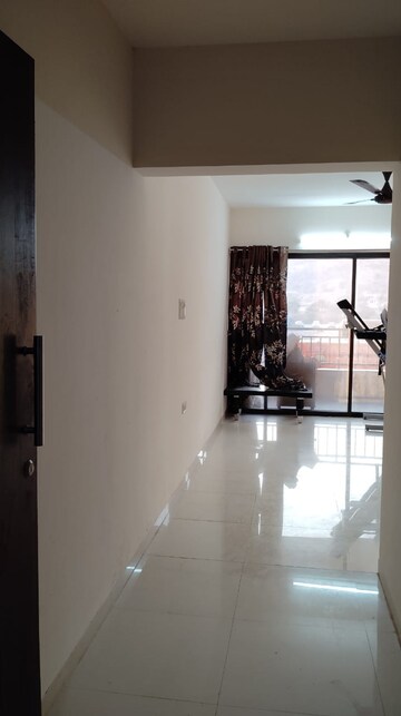 Room in 2 BHK Apartment at Mantra Montana Phase 1, Dhanori – for Rent