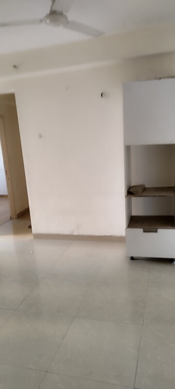 Room in 2 BHK Apartment at Jaypee Greens Kosmos, Sector 134 – for Rent