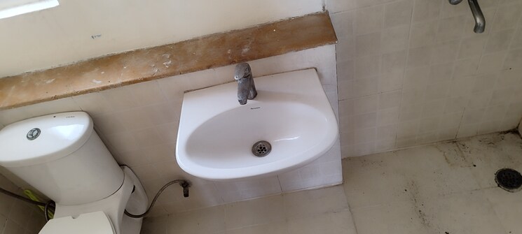 Bathroom, jaypee-greens-kosmos 2 Bedroom 950 Sq.Ft. Apartment In Sector 134 Noida 8125202