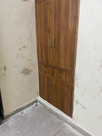Furnished Amenities in 1.5 BHK Builder Floor at Mayur Vihar – for Rent