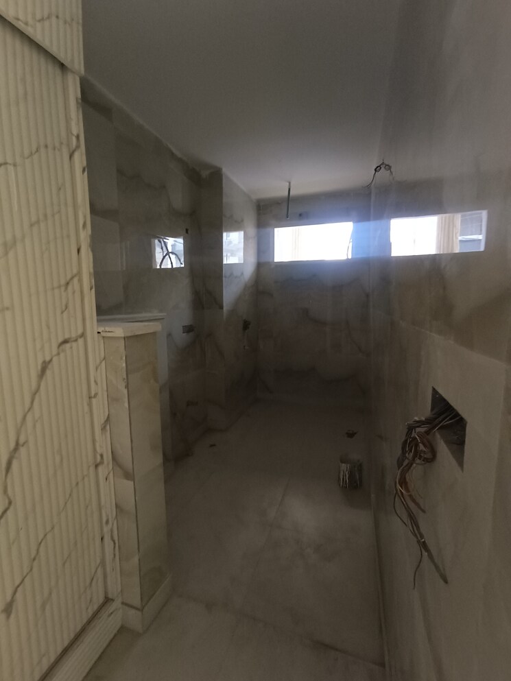 Bathroom, srishti-greenfield-homes 4 Bedroom 2500 Sq.Ft. Builder Floor In Green Fields Colony Faridabad 8125315