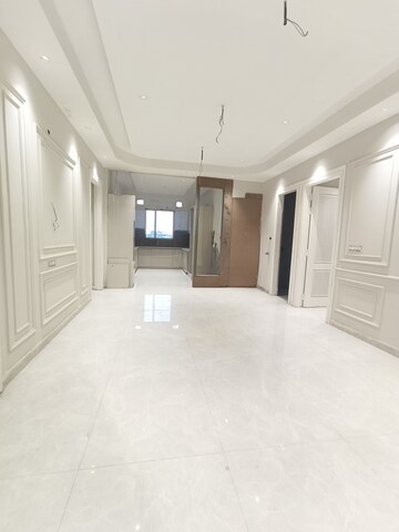 Building Lobby in 4 BHK Builder Floor at Srishti Greenfield Homes, Green Fields Colony – for Sale