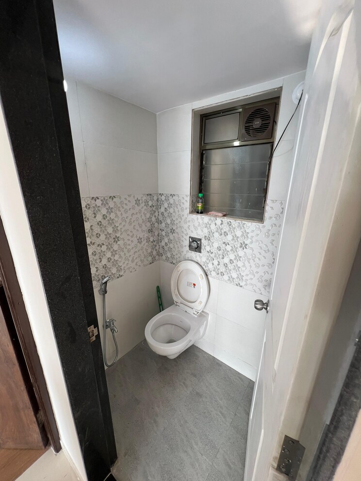 Bathroom, sanghvi-s3-skyrise 1 Bedroom 650 Sq.Ft. Apartment In Mira Road Thane 8125351