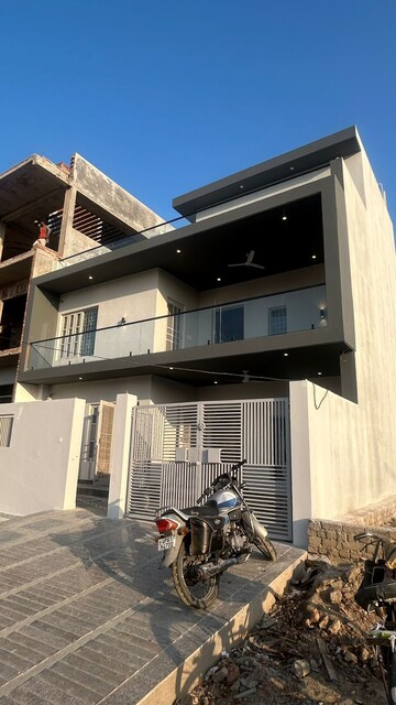 6 BHK Independent House – Exterior View View at Ansal Golf Villas, Sushant Golf City - for Rent