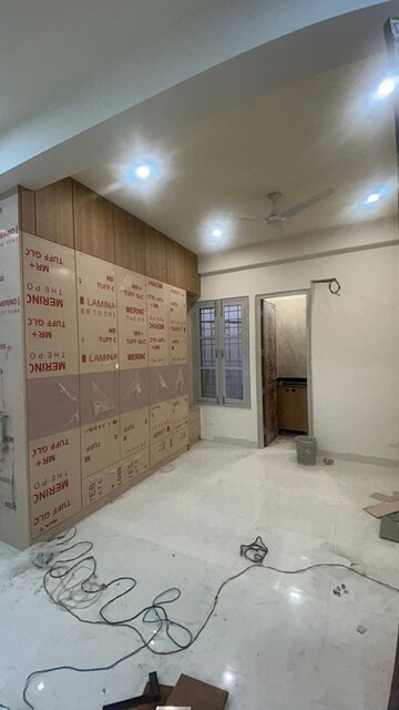 Room in 6 BHK Independent House at Ansal Golf Villas, Sushant Golf City – for Rent