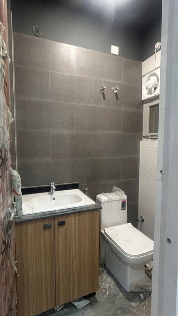 Bathroom in 6 BHK Independent House at Ansal Golf Villas, Sushant Golf City – for Rent