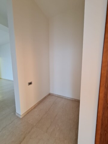 Room in 3 BHK Apartment at Omkar Alta Monte, Malad East – for Rent