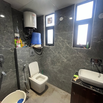 Team Area in 3 BHK Builder Floor at Palm Residency Chhatarpur, Rajpur Khurd Extension – for Rent