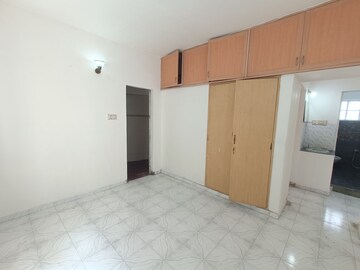 Room in 2 BHK Apartment at Kodambakkam – for Rent