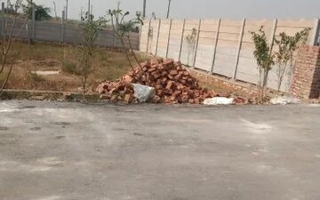 Plot For Sale in Sikandrabad