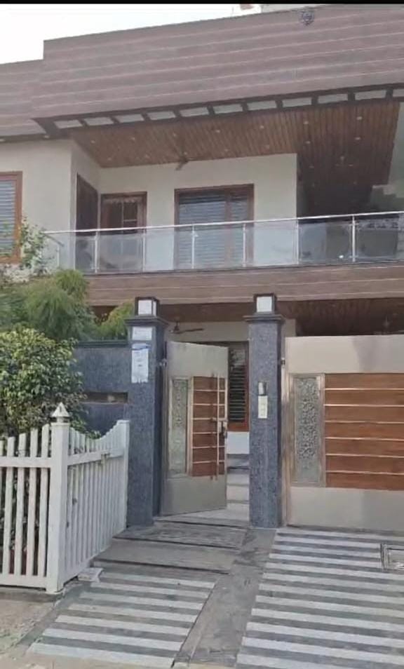 6+ BHK + Pooja Room,Servant Room Independent House For Sale in Gomti Nagar