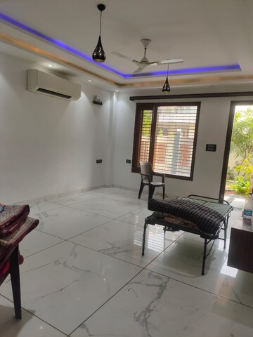 Master Bedroom in 6+ BHK Independent House at Gomti Nagar – for Sale
