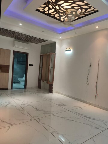 Building Lobby in 6+ BHK Independent House at Gomti Nagar – for Sale
