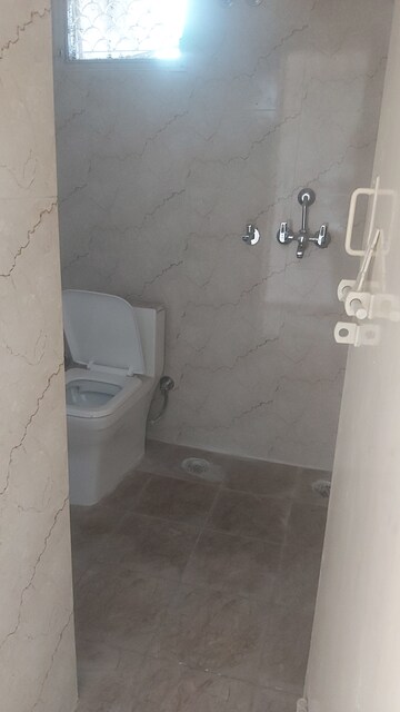 Bathroom in 3.5 BHK Apartment at Mayur Vihar 1 – for Rent