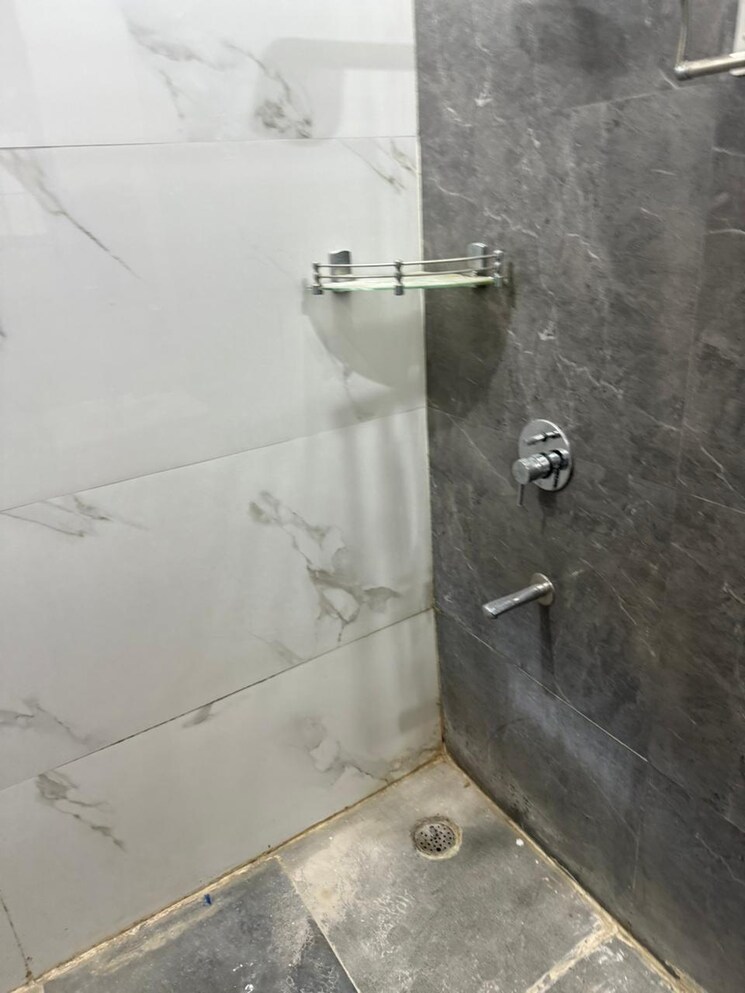 Bathroom, peer mucchalla 4 Bedroom 1400 Sq.Ft. Builder Floor In Peer Mucchalla Zirakpur 8125622