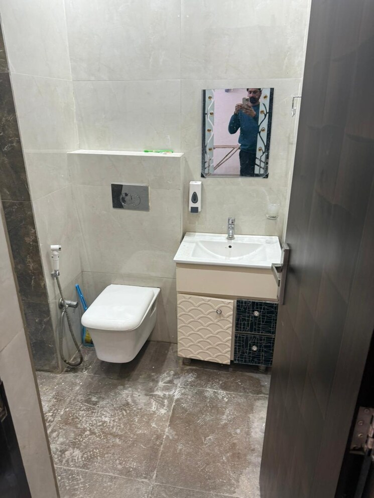 Bathroom, peer mucchalla 4 Bedroom 1400 Sq.Ft. Builder Floor In Peer Mucchalla Zirakpur 8125622