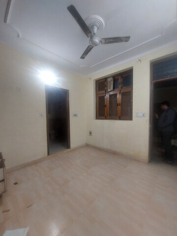 Furnished Amenities in 2 BHK Apartment at Sarita Vihar – for Rent