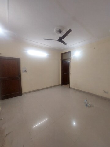 Furnished Amenities in 2 BHK Apartment at Sarita Vihar – for Rent