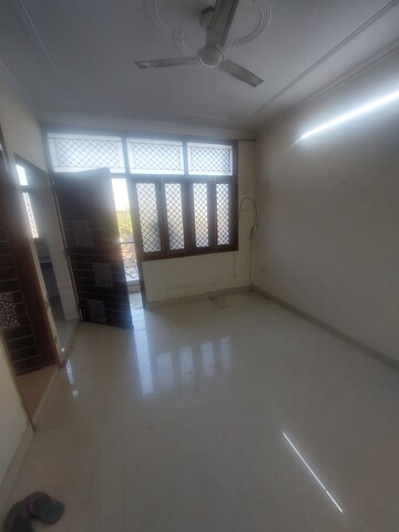 Furnished Amenities in 1 BHK Apartment at Sarita Vihar – for Rent