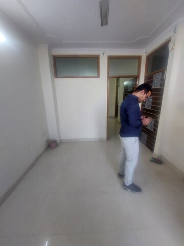 Furnished Amenities in 1 BHK Apartment at Sarita Vihar – for Rent