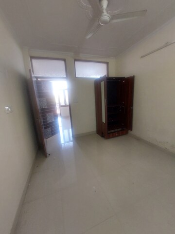 Furnished Amenities in 1 BHK Apartment at Sarita Vihar – for Rent