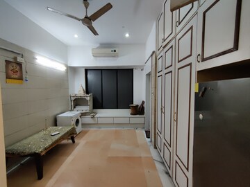 Study Room in 3 BHK Apartment at Felicia Apartment, Pali Hill – for Rent