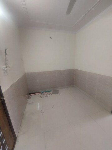 Room in 1 BHK Apartment at Sarita Vihar – for Rent