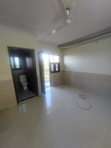 Furnished Amenities in 1 BHK Apartment at Sarita Vihar – for Rent