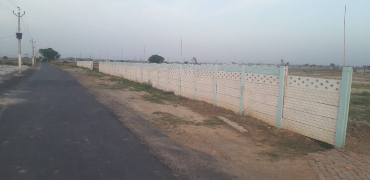 undefined, upsidc site b  99 Sq.Yd. Plot In Upsidc Site B Greater Noida 8125697