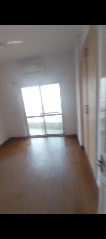 Room in 3 BHK Apartment at BPTP The Resort, Sector 75 – for Sale