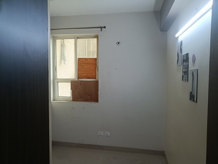 Room, puri-pratham 2.5 Bedroom 1300 Sq.Ft. Apartment In Sector 84 Faridabad 8125789