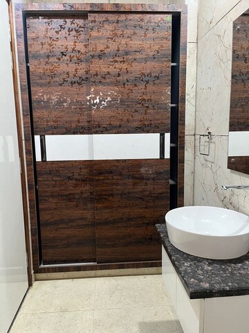 Bathroom in 3 BHK Builder Floor at Unitech South City II, Sector 50 – for Rent