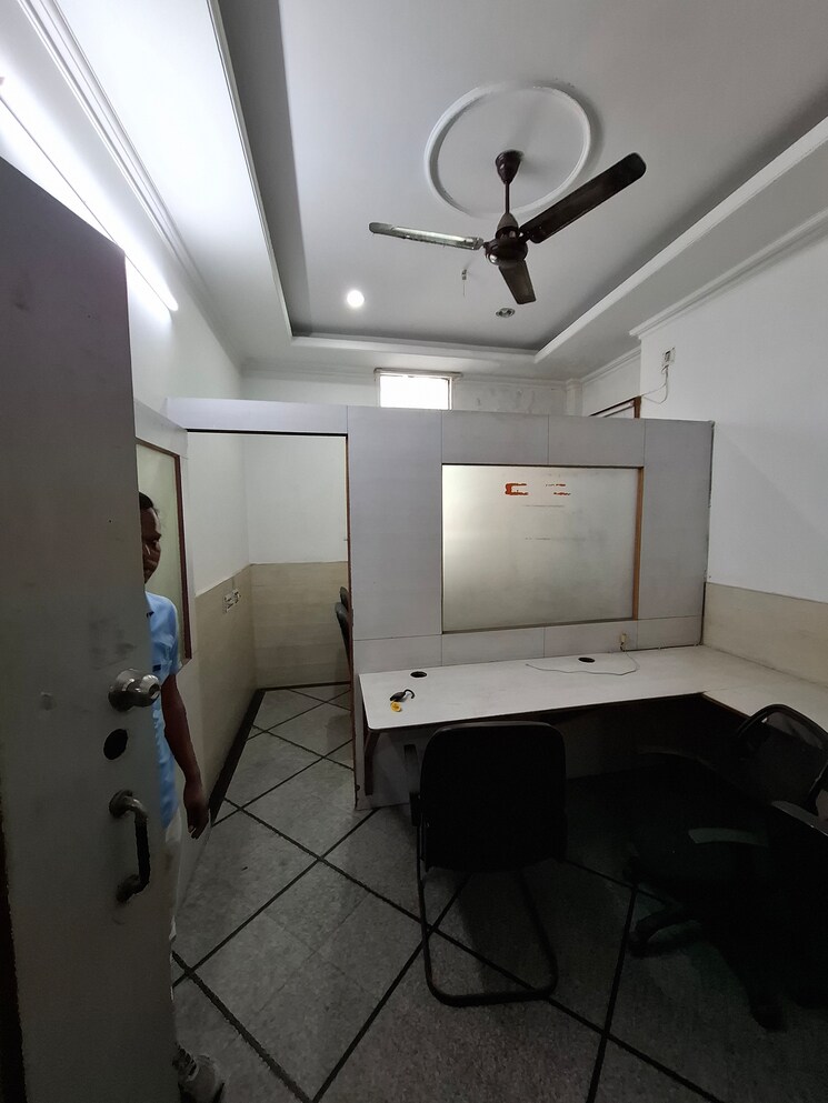 Floor Plan, netaji subhash place Commercial Office Space 250 Sq.Ft. In Netaji Subhash Place Delhi 8125812