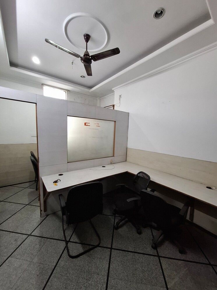 undefined, netaji subhash place Commercial Office Space 250 Sq.Ft. In Netaji Subhash Place Delhi 8125812