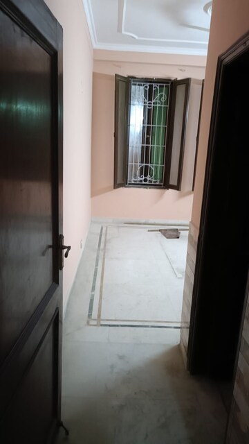 Building Lobby in 4 BHK Builder Floor at SS Mayfield Gardens, Sector 51 – for Rent