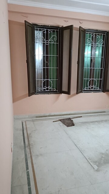 Room in 4 BHK Builder Floor at SS Mayfield Gardens, Sector 51 – for Rent