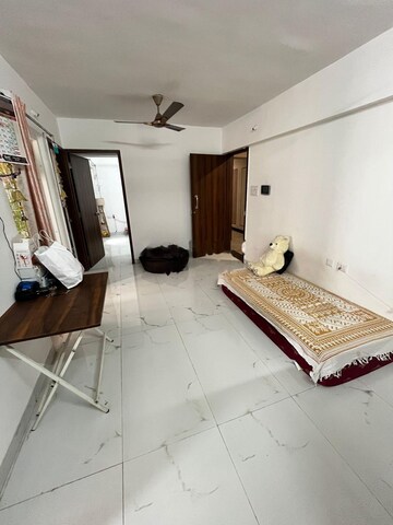 Room in 2.5 BHK Apartment at Excellaa Panama Park, Viman Nagar – for Rent