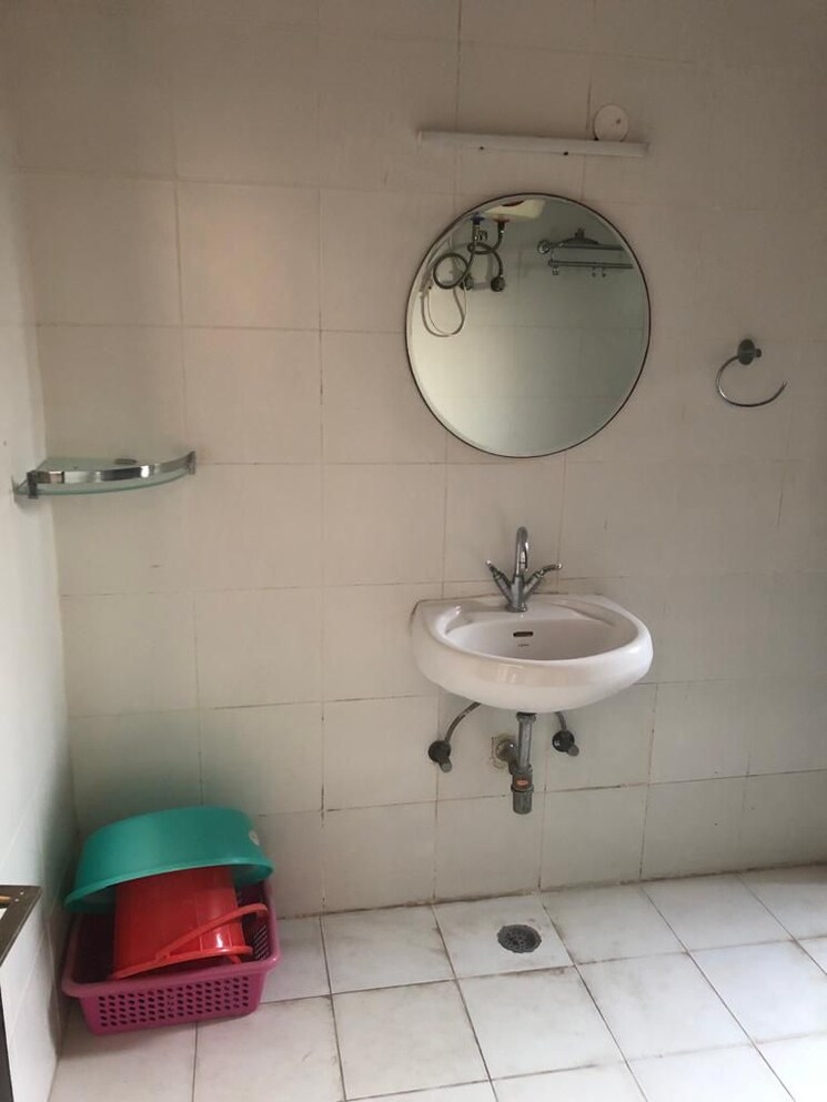 Bathroom, windsor-paradise-2 2 Bedroom 995 Sq.Ft. Apartment In Raj Nagar Extension Ghaziabad 8125865