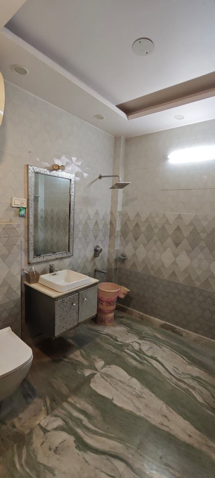 Bathroom, shivkripa-orchid-gyan-khand 4 Bedroom 1600 Sq.Ft. Builder Floor In Gyan Khand I Ghaziabad 8125942