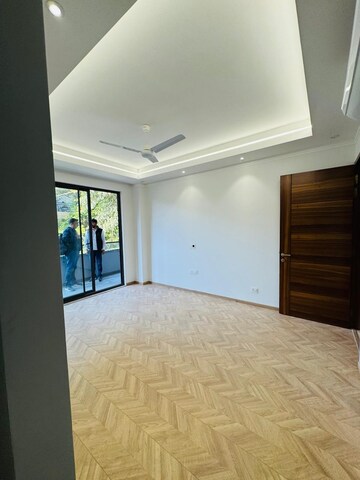 Room in 3 BHK Builder Floor at SS Southend Floors, South City 2 – for Sale