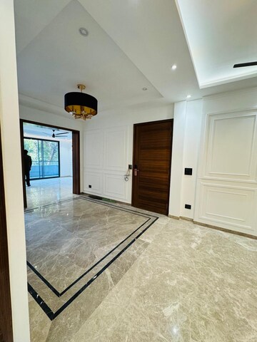 Room in 3 BHK Builder Floor at SS Southend Floors, South City 2 – for Sale