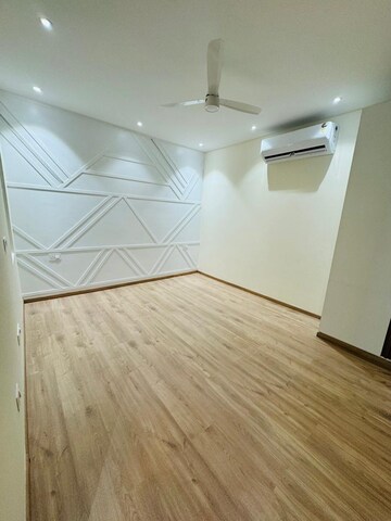 Room in 3 BHK Builder Floor at SS Southend Floors, South City 2 – for Sale
