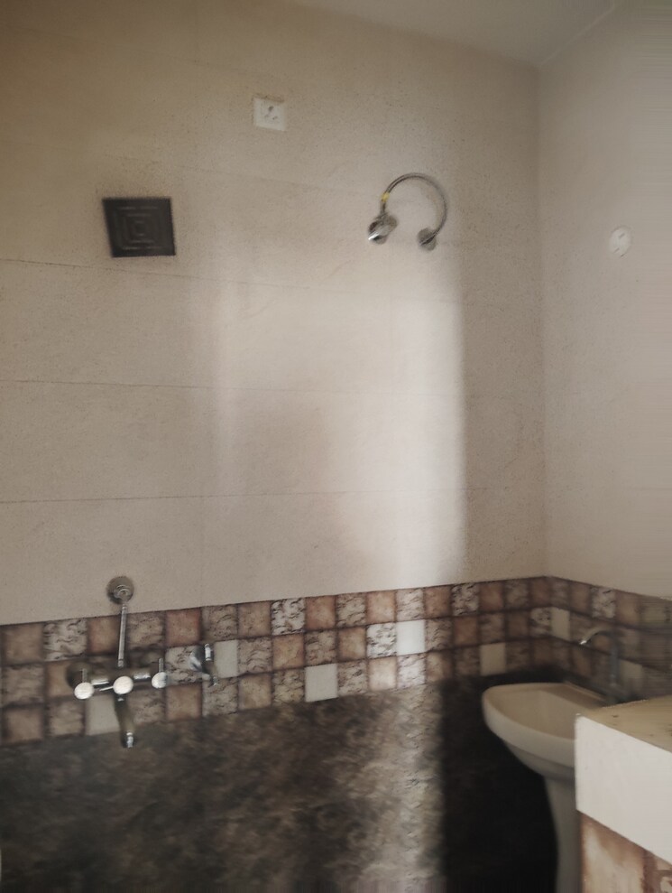 Bathroom, sector 127 2 Bedroom 1000 Sq.Ft. Builder Floor In Sector 127 Mohali 8125986