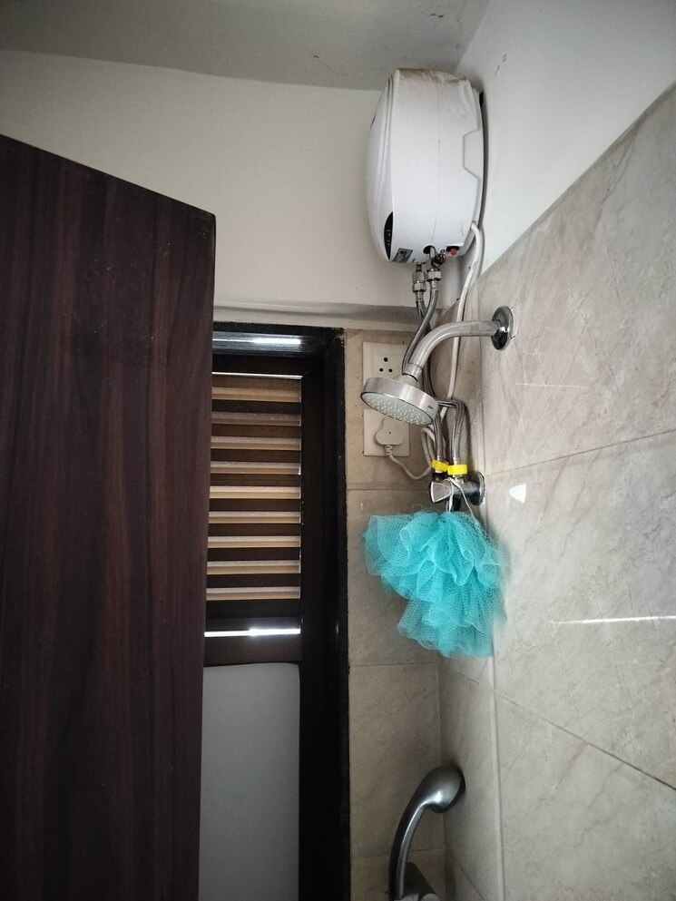 Bathroom, kalpataru-towers-kandivali 2.5 Bedroom 900 Sq.Ft. Apartment In Kandivali West Mumbai 8126030